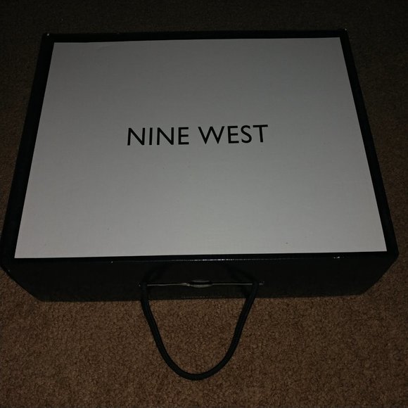 Nine West: DEVIN Black Shiny Rain Booties - Women's Size 9M - Picture 3 of 12